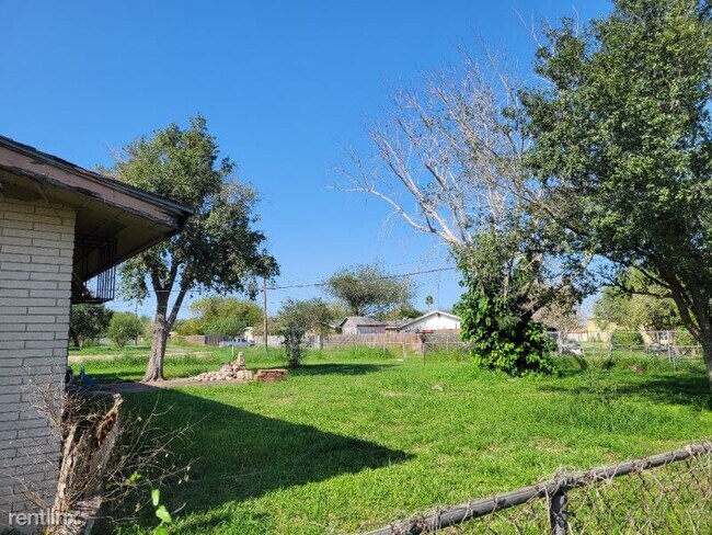 Foto del edificio - 417 E Edinburg Ave