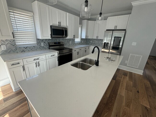 Foto del edificio - Room in Single Family Home on Booker Ave