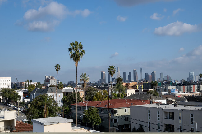 Building Photo - Hollywood Flats