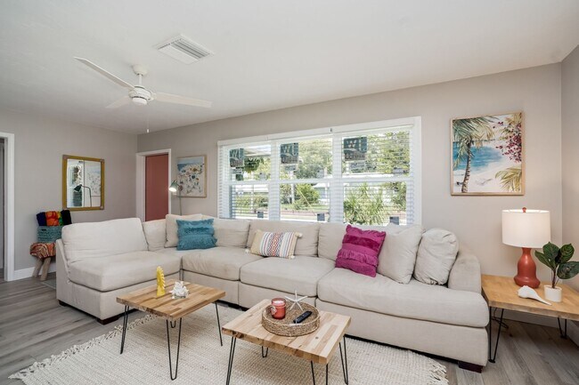 Foto del edificio - Monthly  FUN Furnished Bradenton, FL Rental VACA or Short term