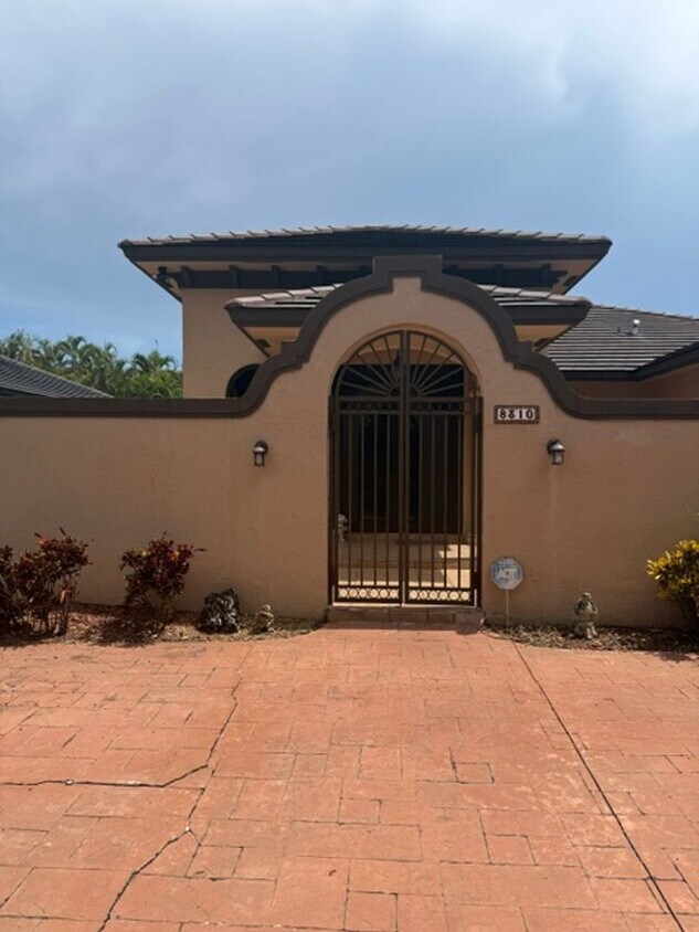 Photo - 8310 NW 162 Street