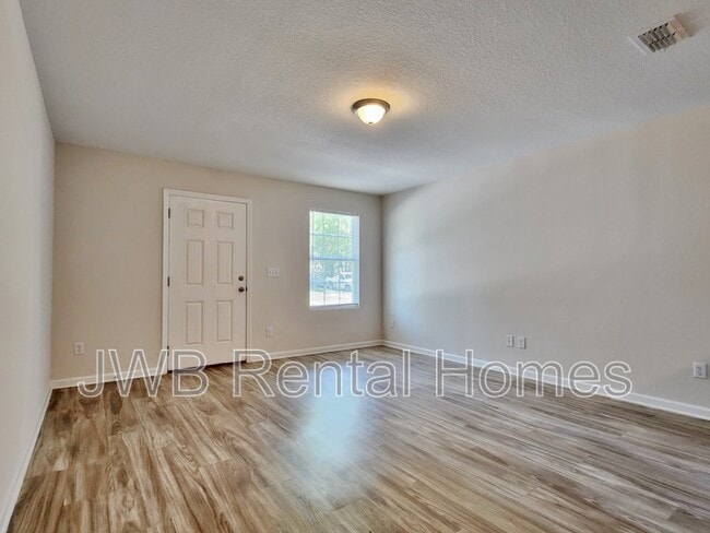 Foto del edificio - 8495 McGirts Village Ln