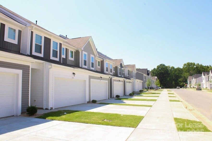 Foto principal - 517 Stephen Foster Wy