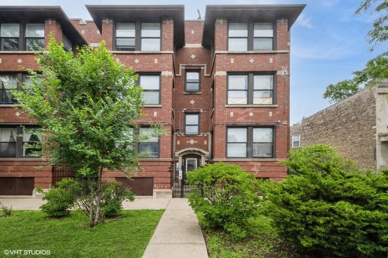 Foto principal - 6015 S Michigan Ave
