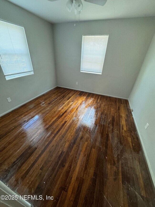Foto del edificio - 2117 Spring Park Rd