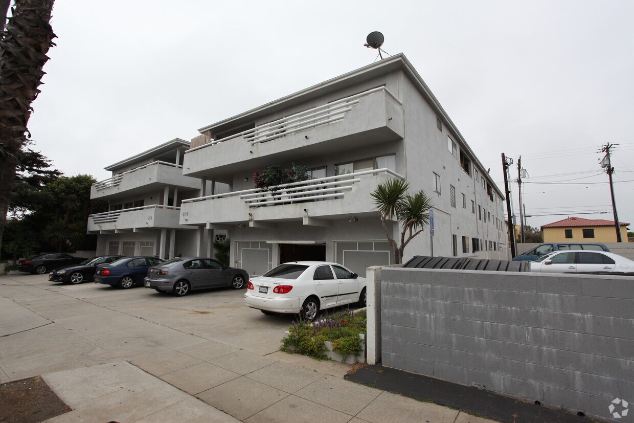 Building Photo - 814-818 12th St