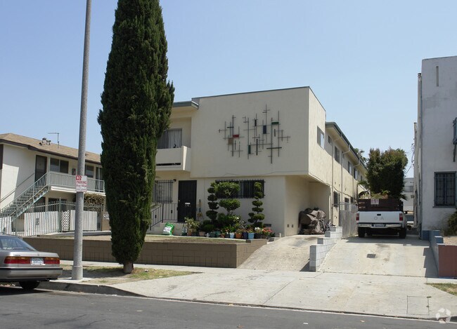 Foto del edificio - 4952 Rosewood Ave
