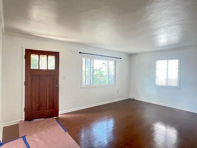 Foto del edificio - Charming 2 Bedroom Westside Home - Availab...
