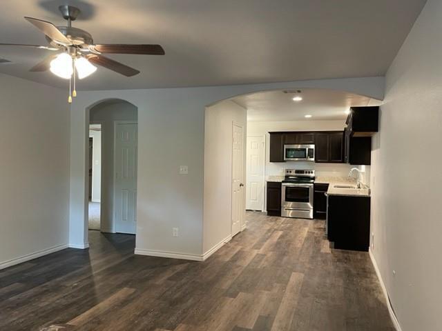 Building Photo - 820 Cove Dr