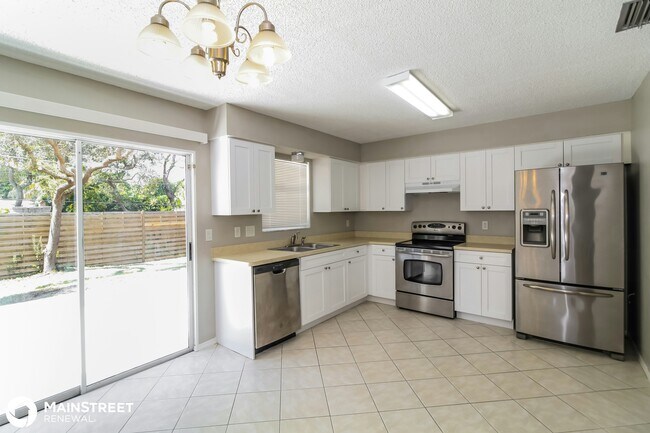 Building Photo - 1486 Everest Rd