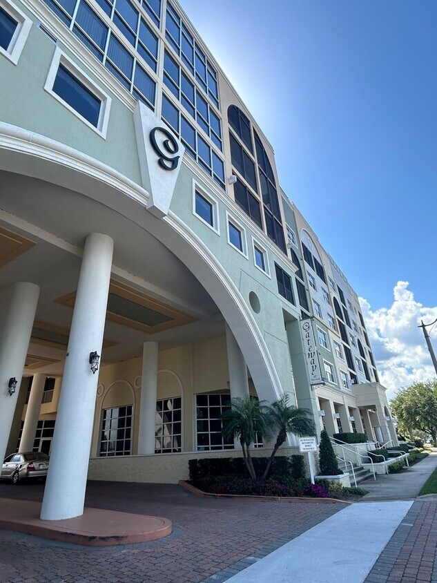 Primary Photo - Spacious 2br/2ba Condo in Gateway at River...