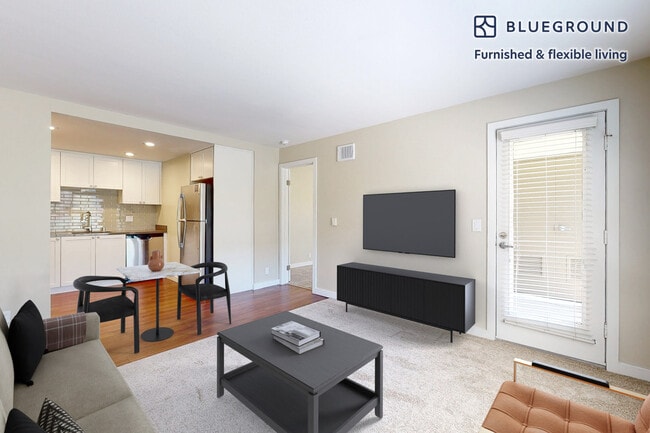 Building Photo - 7205 Charmant Dr