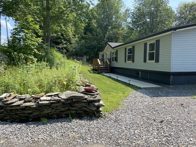 Building Photo - 326 Pond Rd