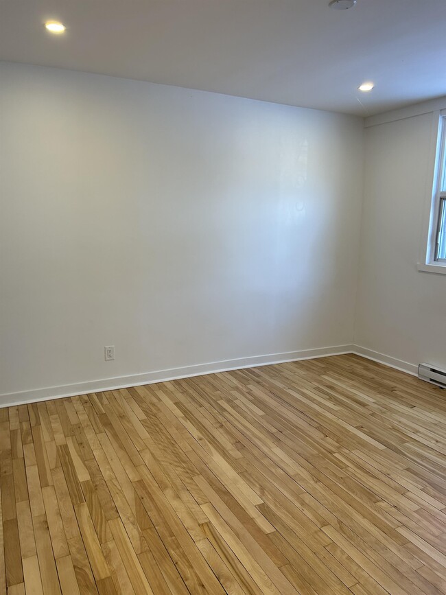 Building Photo - 3010 Rue Goyer