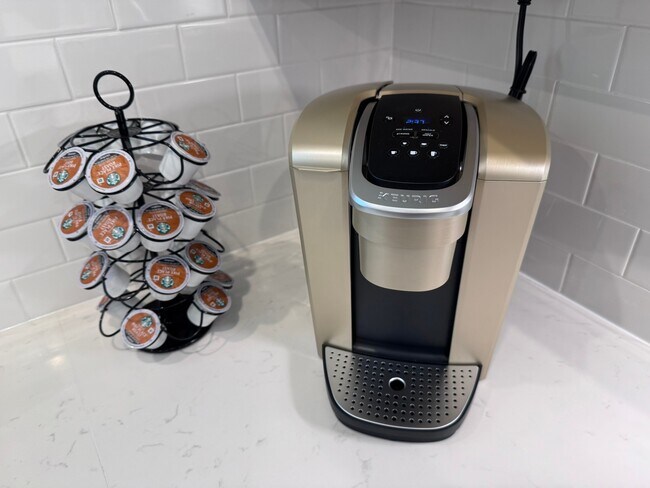 Building Photo - 131 Eastwood St