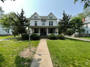 Building Photo - 1105 E Jefferson St