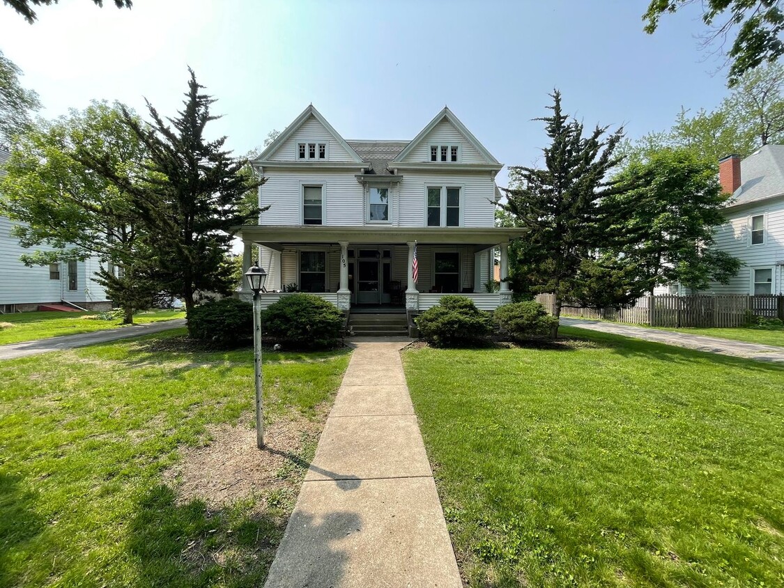 Foto principal - 1105 E Jefferson St