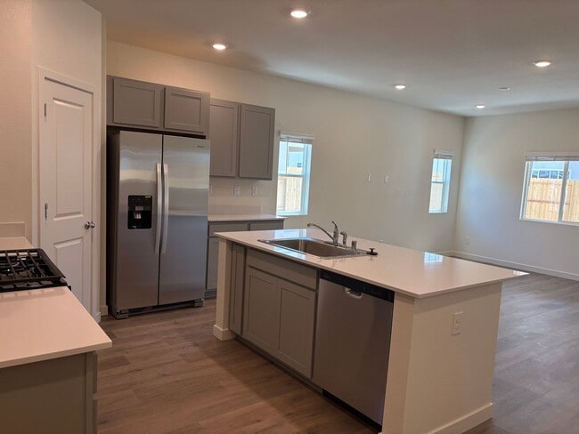 Building Photo - Brand New DR Horton Home!
