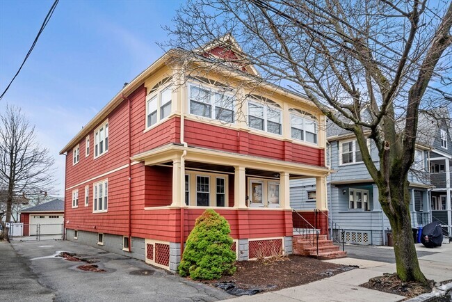 Building Photo - 142 Oakland St