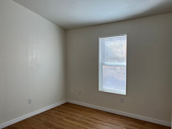 Foto del edificio - 3 Bedroom Westside Home