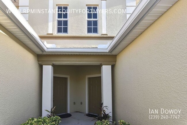 Building Photo - 14752 Calusa Palms Dr