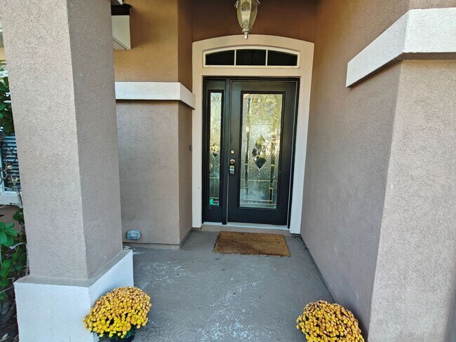 Foto del edificio - Spacious 5-Bedroom Home with Pond View & Resort-Style Amenities