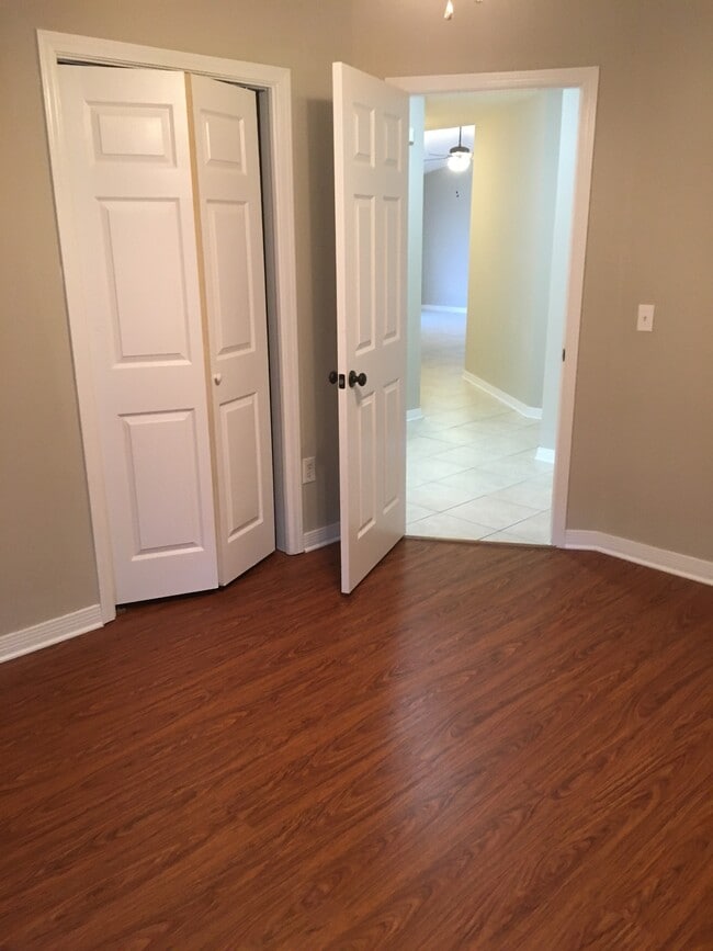 Building Photo - 5980 Savannah Dr