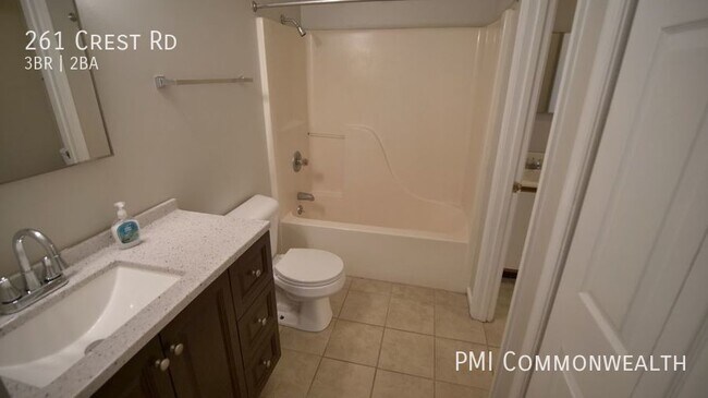Building Photo - 3 Bed / 1.5 Bath Single Family (Available ...