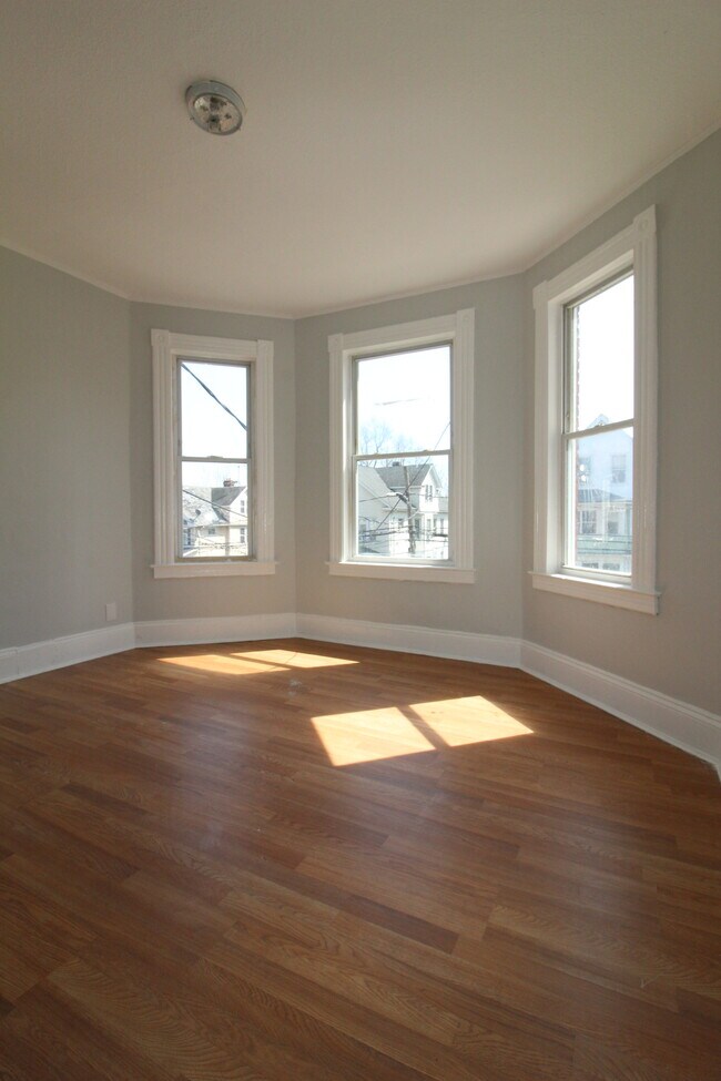 Foto del edificio - 166 Bond St