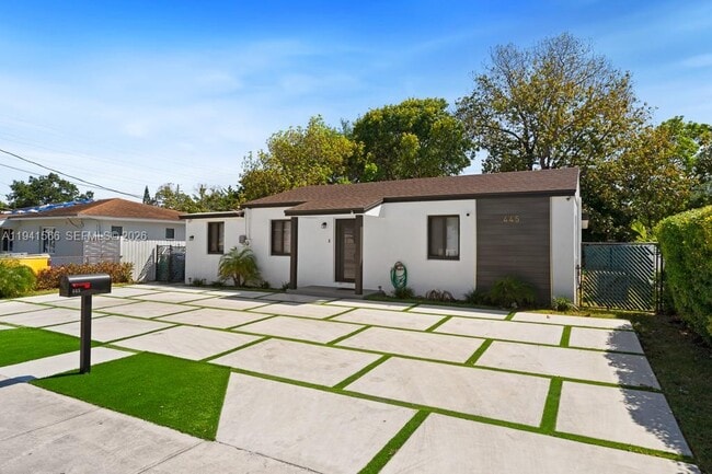 Foto del edificio - 445 SW 62nd Ct