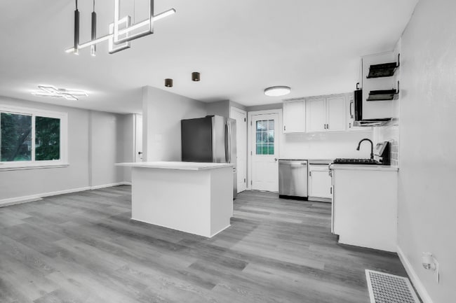 Building Photo - 1209 Cloverfield Dr