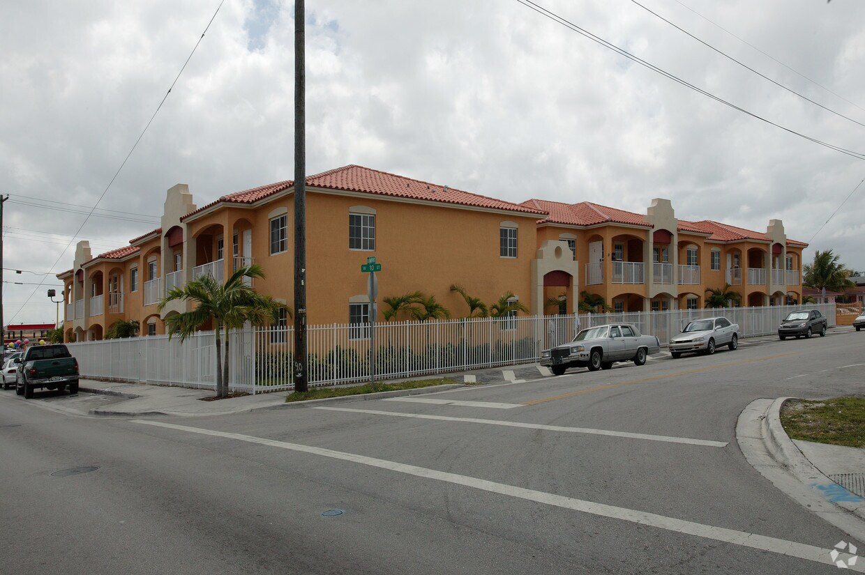 Primary Photo - 932 Palm Ave