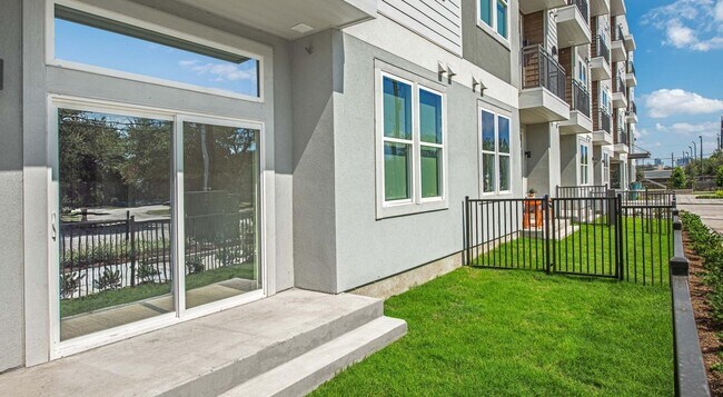 Foto del edificio - 9330 Main St