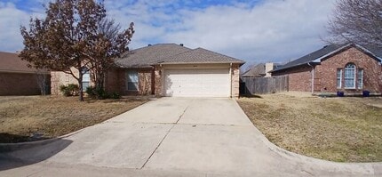 Building Photo - 3909 Periwinkle Dr