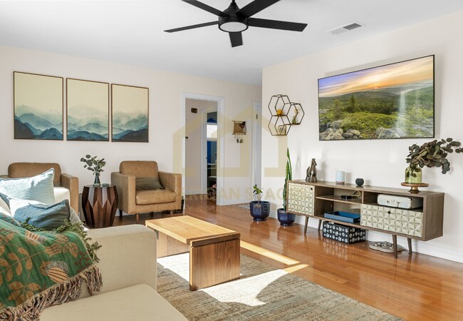 Foto del edificio - 1037 N Jasmine St