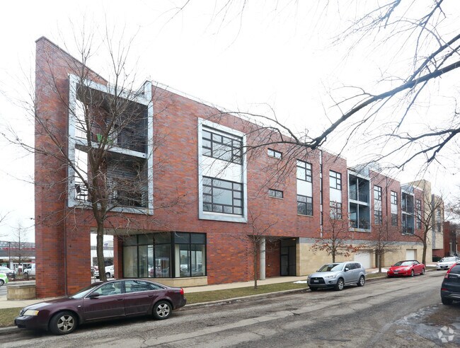 Building Photo - 3738-3740 N Lincoln Ave