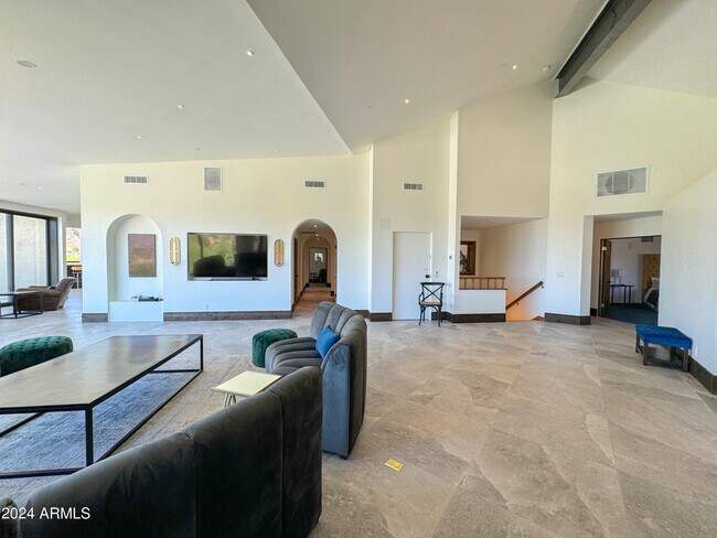 Building Photo - 5655 Camelback Canyon Dr