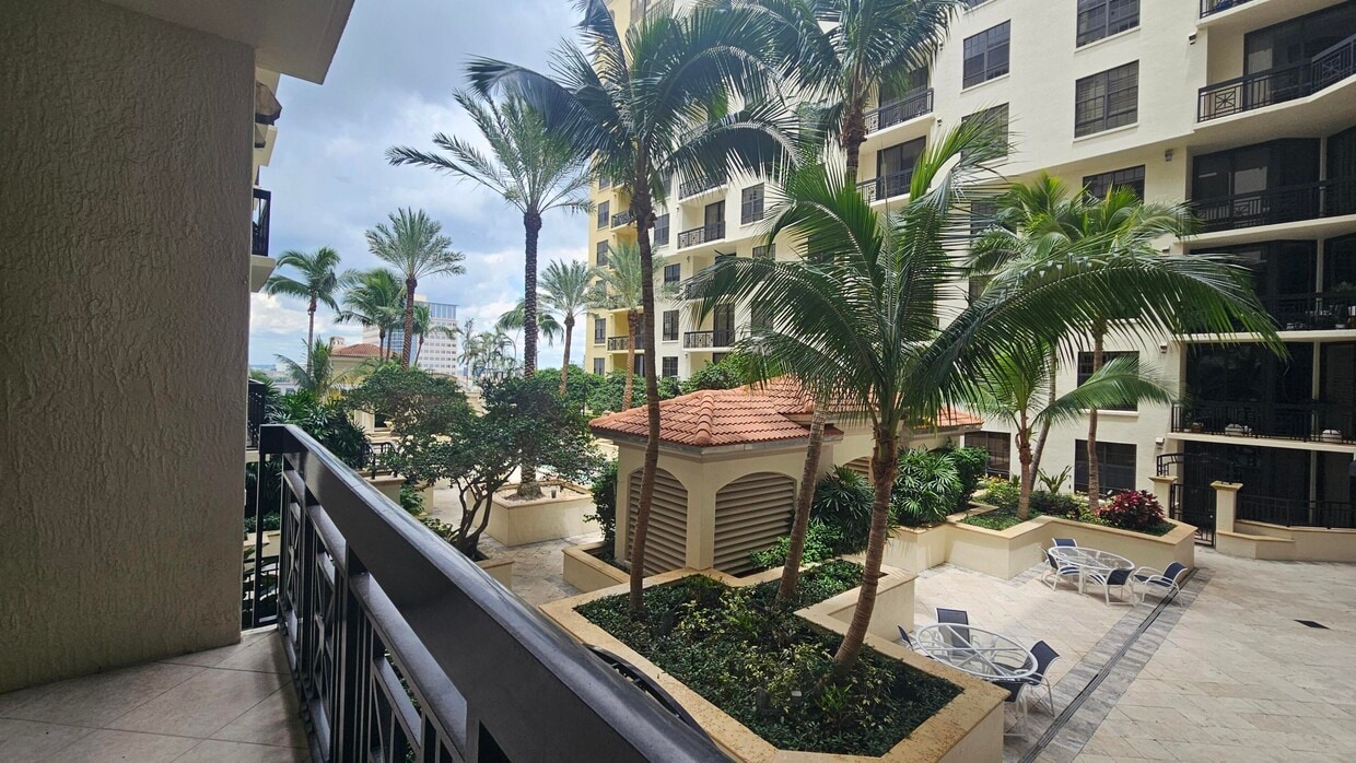 Foto principal - 801 S Olive Ave