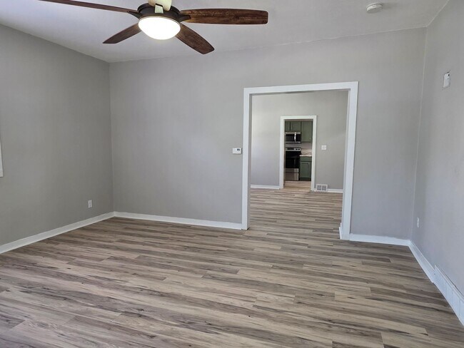 Building Photo - Newly renovated 3 bedroom house