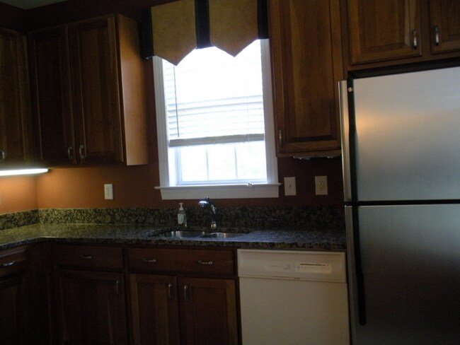 Building Photo - 233 Providence Glen Dr
