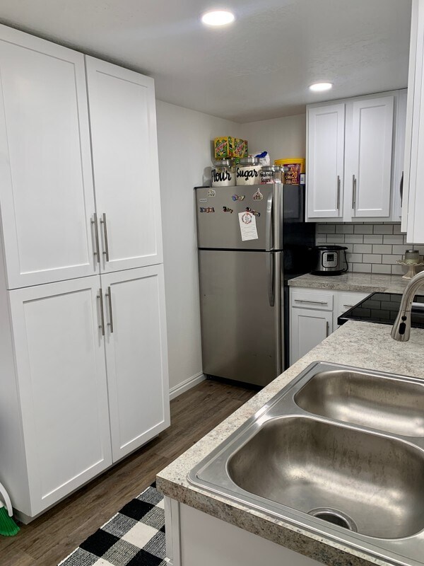 Foto del edificio - 2145 Hickock Way