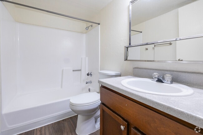 2 BR, 1 BA - 840SF - The Reserve