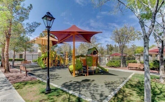 Foto del edificio - 8345 Hunter Brook St