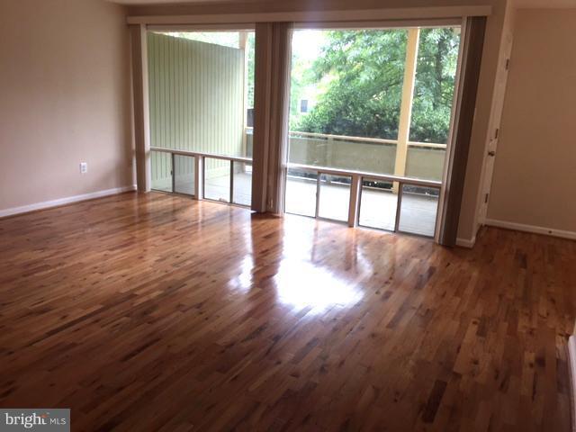 Foto del edificio - 7116 Donnell Pl