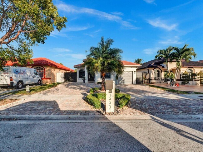 Foto del edificio - 19901 NW 77th Ct