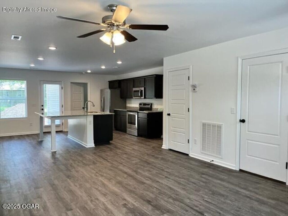 Building Photo - 3 Bedroom 2 Bathroom home