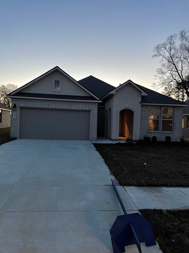 34268 Lake Dr, Walker, LA 70785 House Rental in Walker, LA