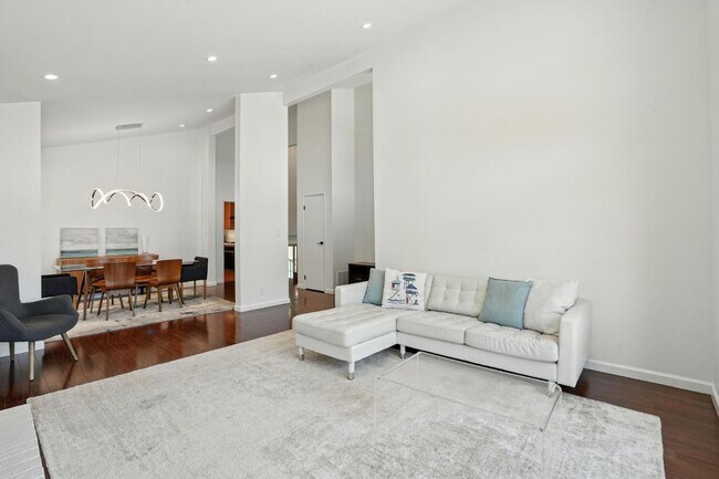 Foto del edificio - 1281 Crestview Dr