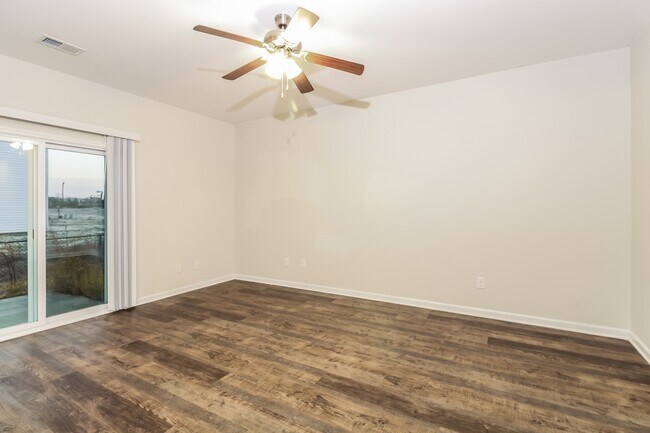 Foto del edificio - 2944 Old Field Rd