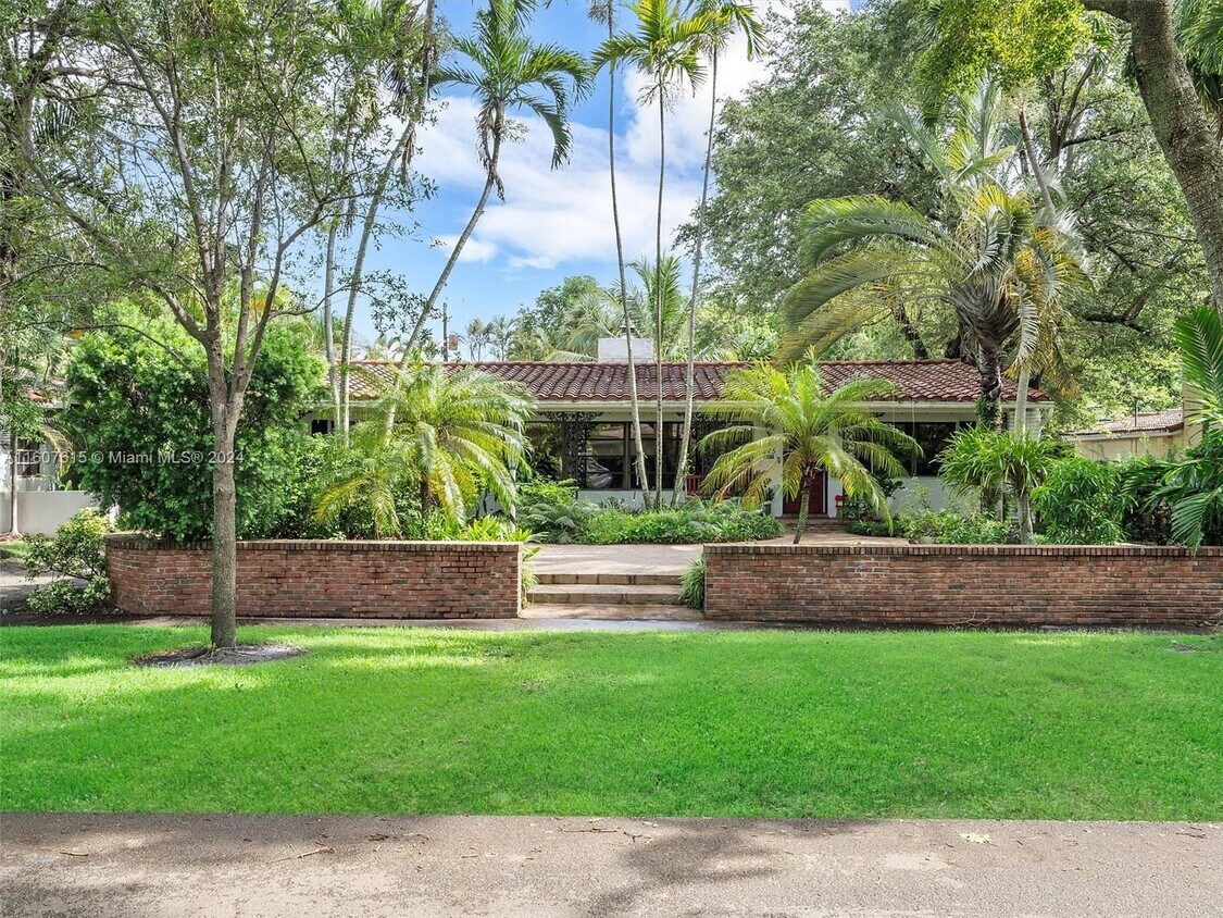 Foto principal - 275 NE 94th St